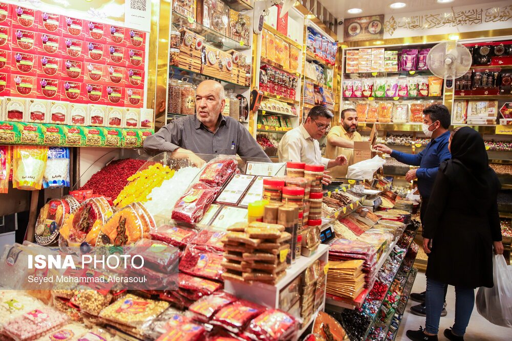 مسافران نوروزی در بازار مشهد